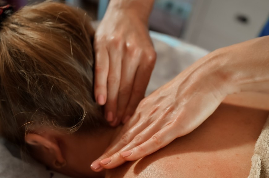 Terapeitiskā /Sporta / FITNES masāža (dziļa muskuļu masāža)