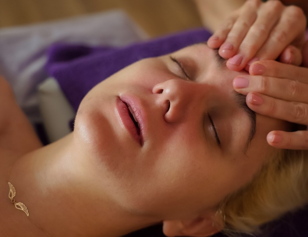 Facial cleaning (ultrasonic) / Mechanical peeling / Almond peeling (GMT, Bielende, Geogrie, Dr. Kraut)