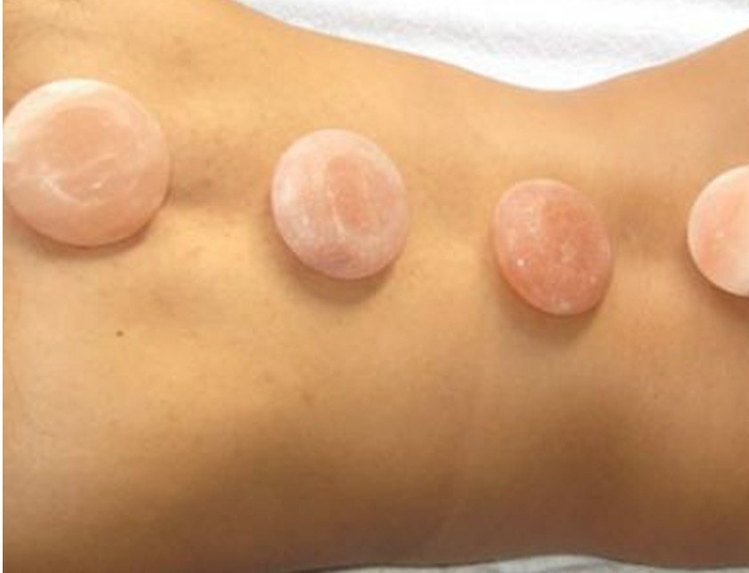 Massage with Himalayan stones