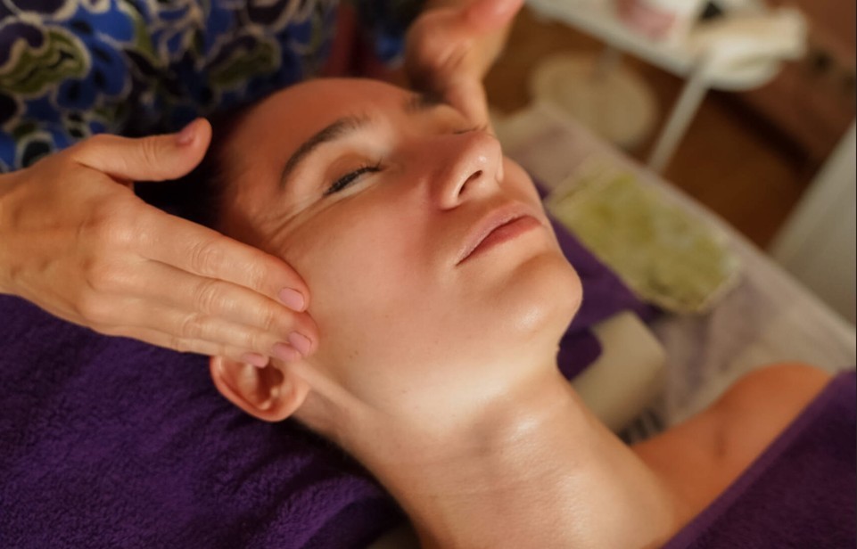 Facial split massage / buccal / Modeling stone massage